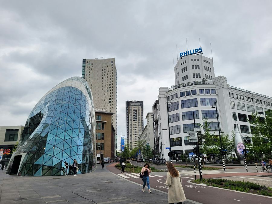 The glass Blob and the Philips Lighttower on 18 Septemberplein in Eindhoven